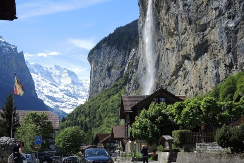 Handy-Touristen: Schweizer Bergdorf erwägt Eintrittsgebühr