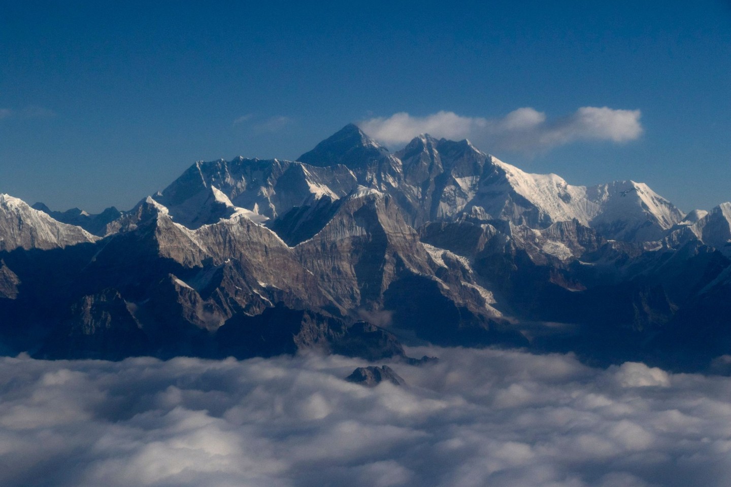 Das Himalaya-Gebirge zieht Extremsportler aus der ganzen Welt an. Hier steht mit dem Mount Everest (im Bild) auch der höchste Berg der Welt.