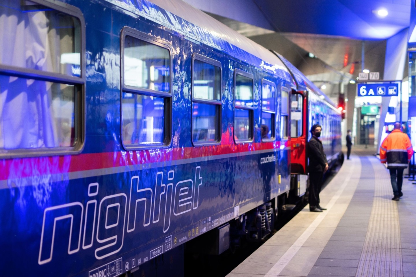 Ein Nightjet-Zug steht während eines Medientermins der ÖBB «Start für den neuen Nightjet nach Amsterdam» im Wiener Hauptbahnhof.