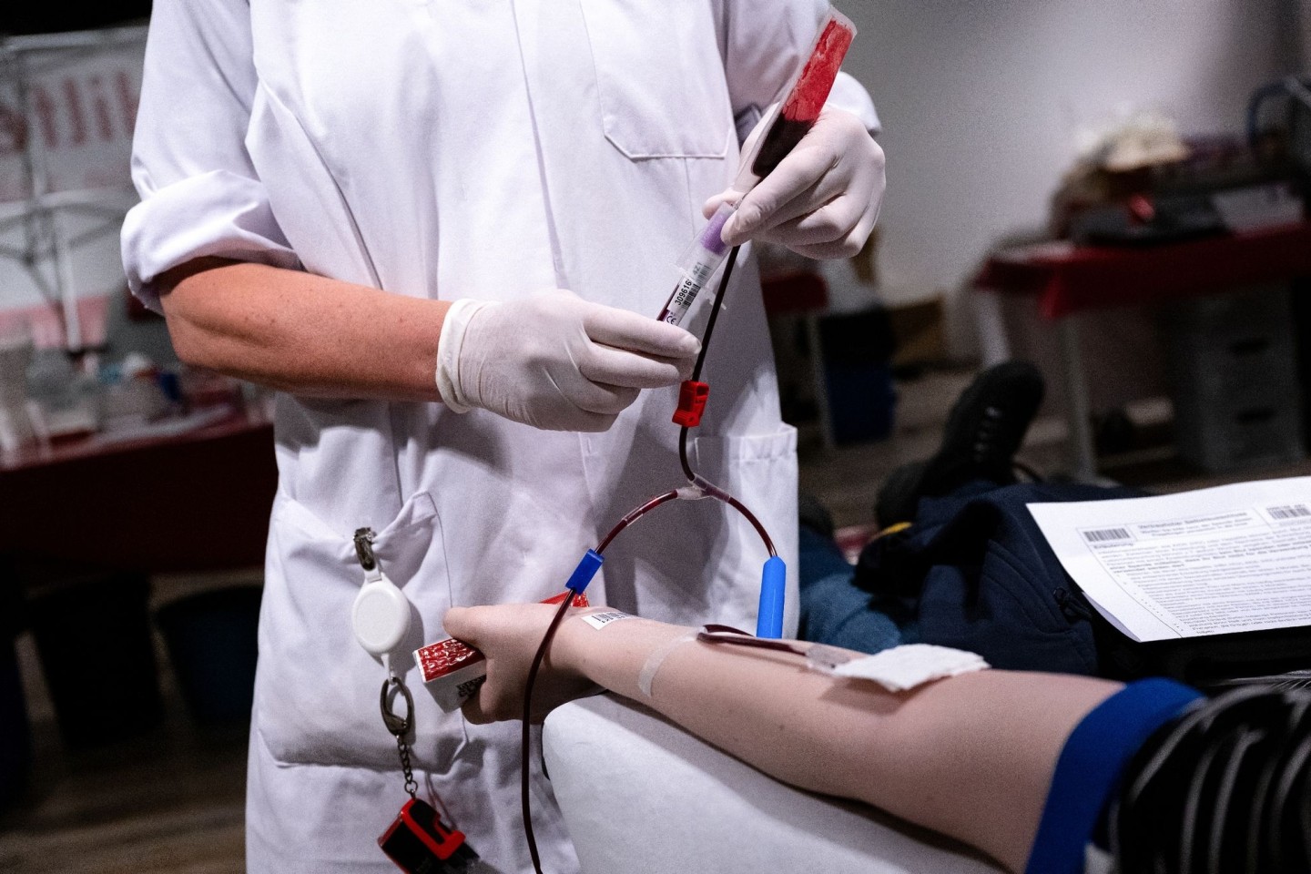 Die Bereitschaft zur Blutspende sinkt seit Jahren - vor allem die junge Generation ist schwer zu erreichen.