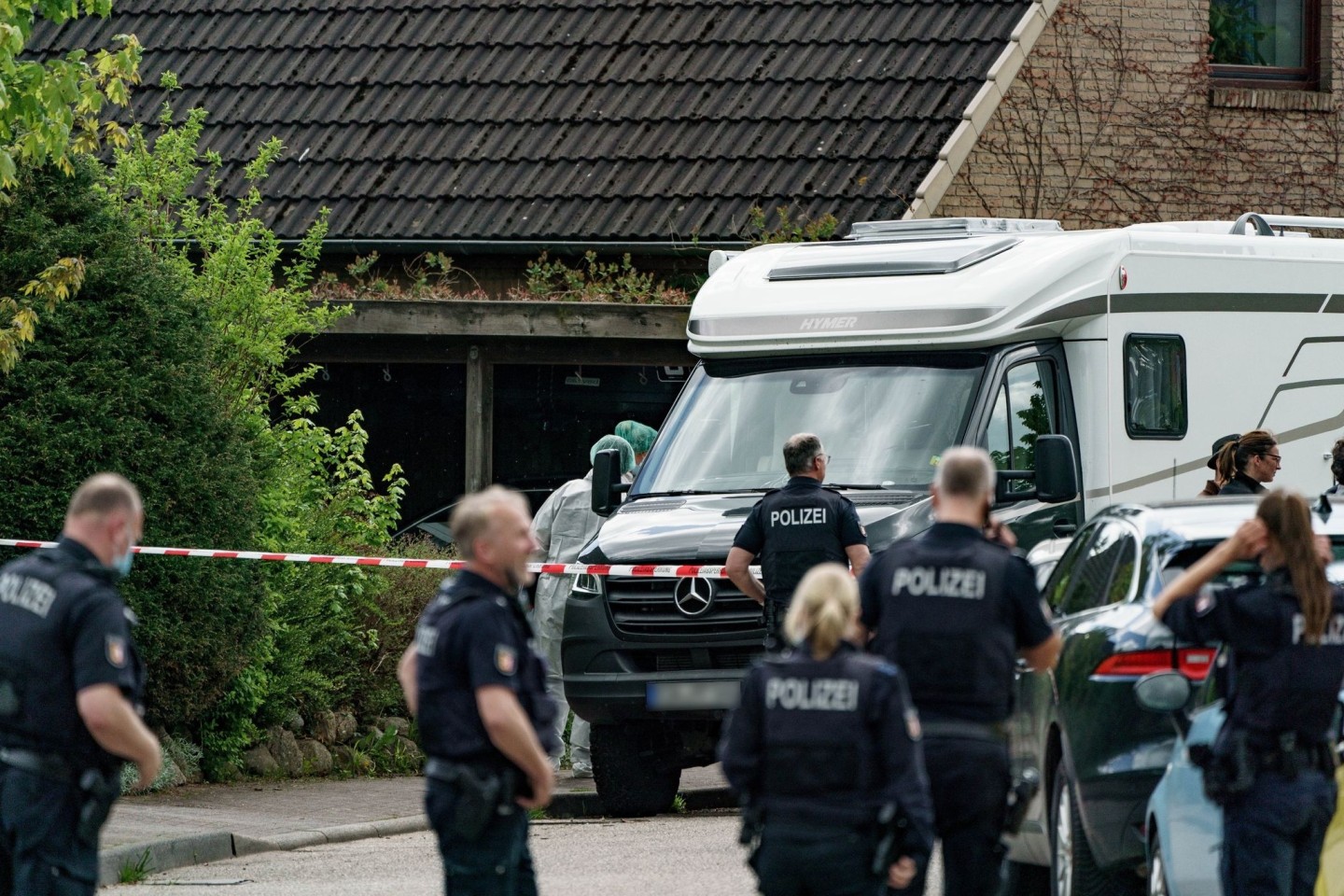 Dreifachmord-Prozess: In dem Haus in Dänischenhagen bei Kiel sind ingesamt zwei Tote gefunden worden.