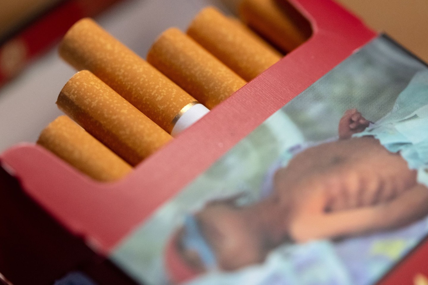 Seit der Corona-Pandemie rauchen wieder mehr Menschen in Deutschland.