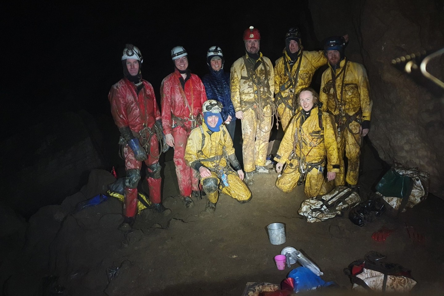 Das neunköpfige Elite-Team der Southern Tasmanian Caverneers stellte in den Höhlensystemen Niggly und Growling Swallet in Tasmanien einen neuen Rekord für die tiefste Höhle Australiens a...