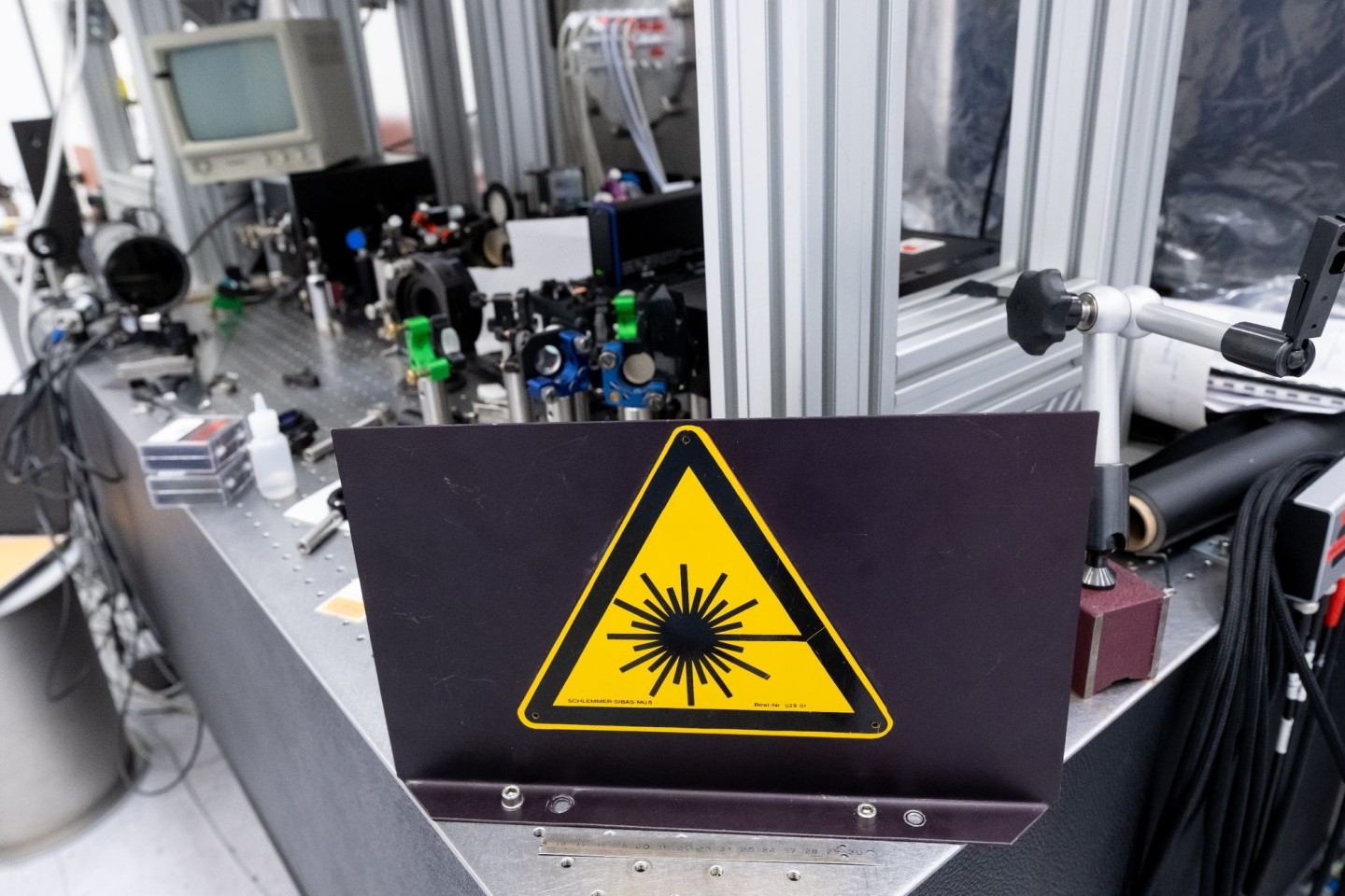Ein Versuchsaufbau am Laser ATLAS-3000 am Center for Advanced Laser Applications (CALA) der Ludwig-Maximilians-Universität während der Unterzeichnung einer Kooperationsvereinbarung zwische...