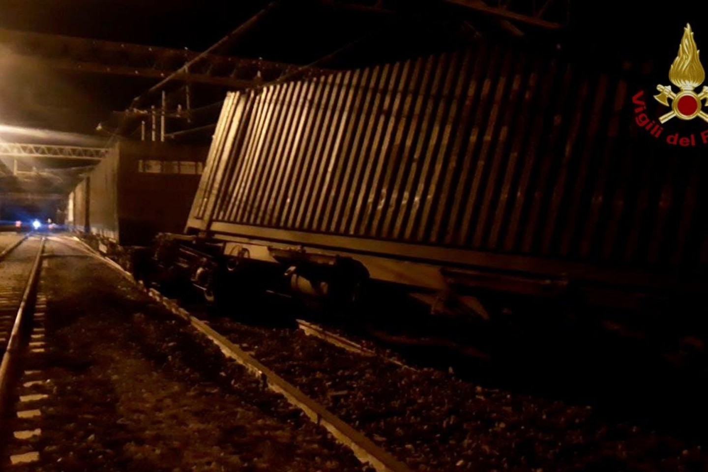 In Florenz ist in der Nacht ein Waggon eines Güterzuges entgleist.