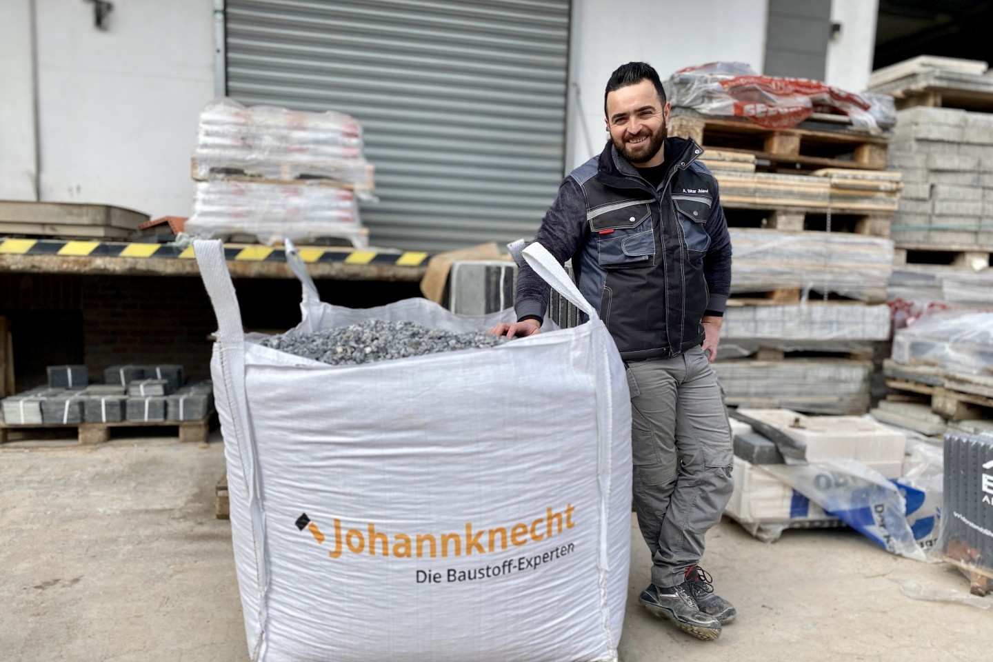 Abbi arbeitet bei der Johannknecht GmbH