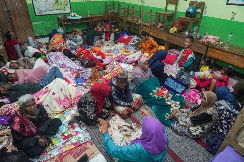 Indonesischer Vulkan Semeru bricht am Jahrestag erneut aus