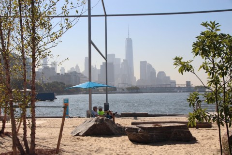 Manhattan hat nun einen Strand - aber Schwimmen ist verboten