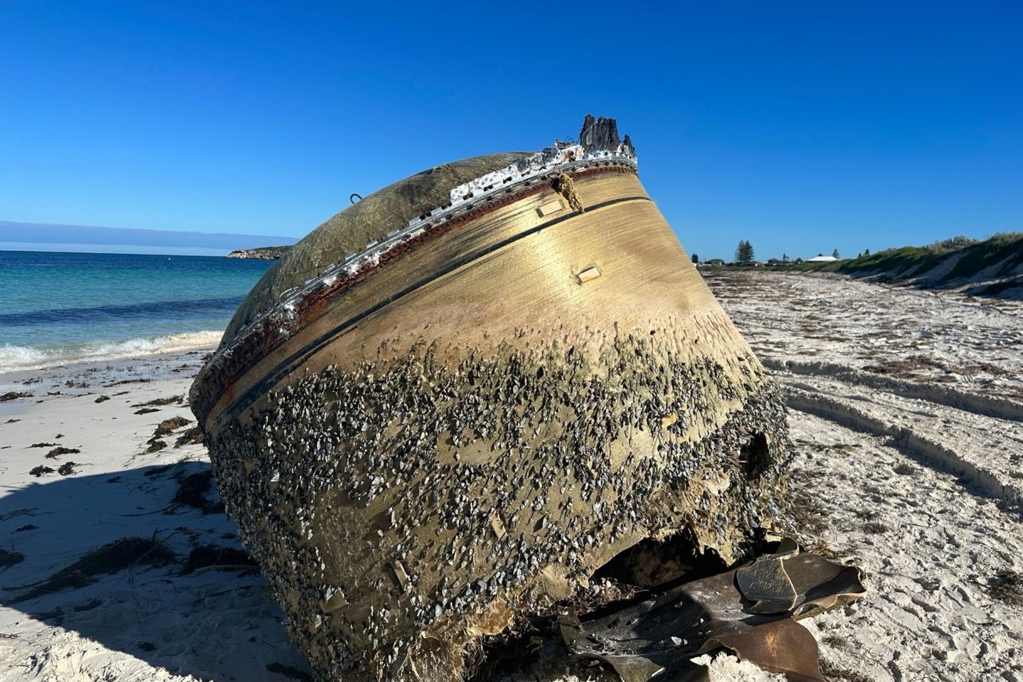 Dieses zylindrische Objekt wurde am Strand von Green Head etwa 250 Kilometer nördlich von Perth angespült.