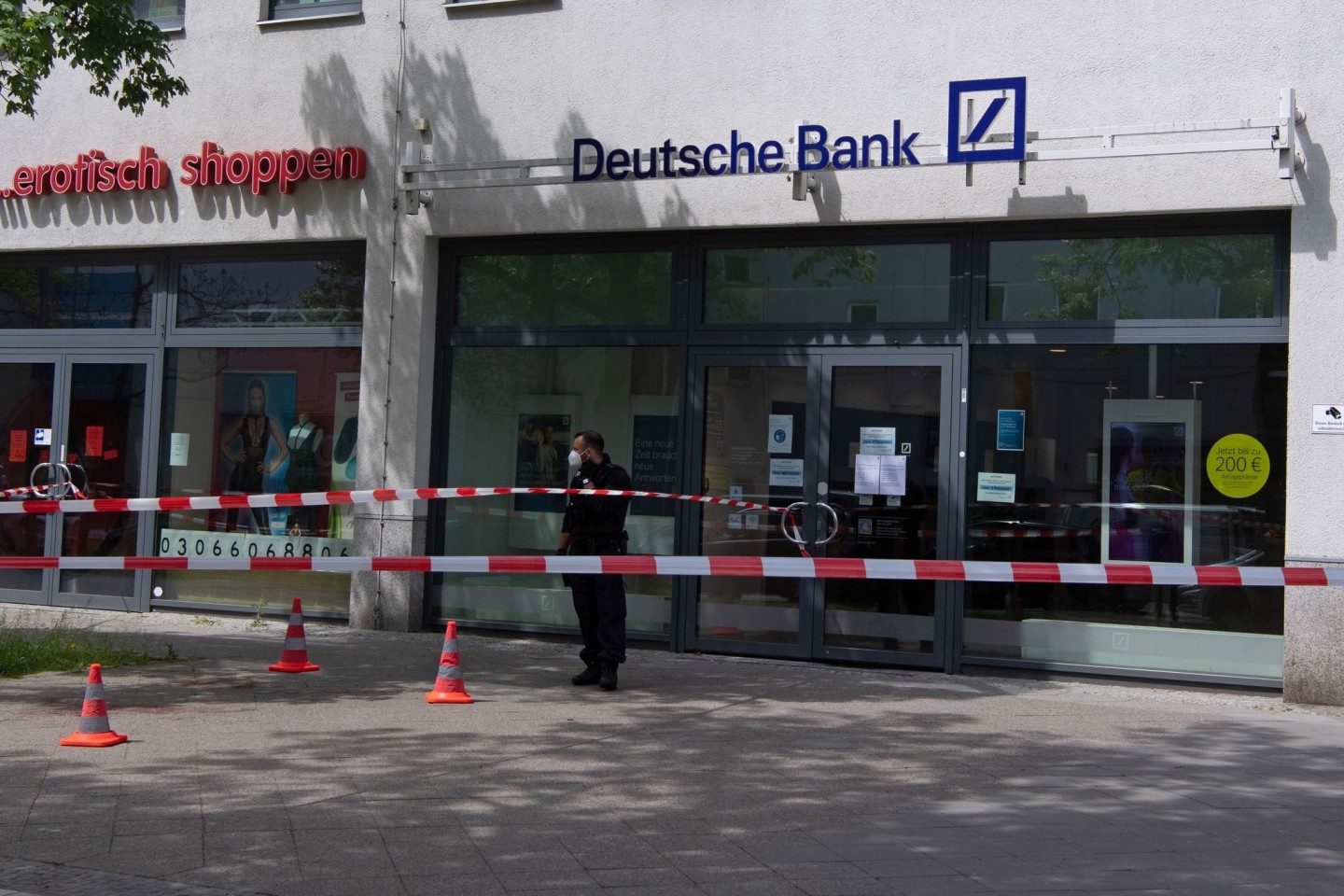 Gestern versuchten zwei Täter eine Bank in Berlin zu überfallen. Beute machten sie dabei keine.
