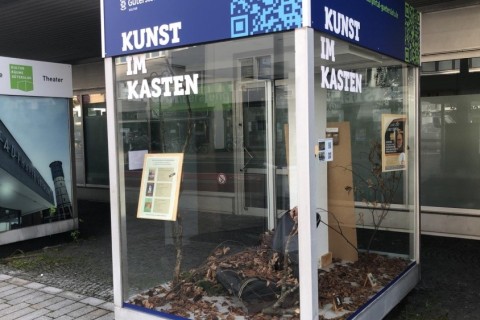 Neue „Kunst im Kasten“ vor dem Gütersloher Rathaus