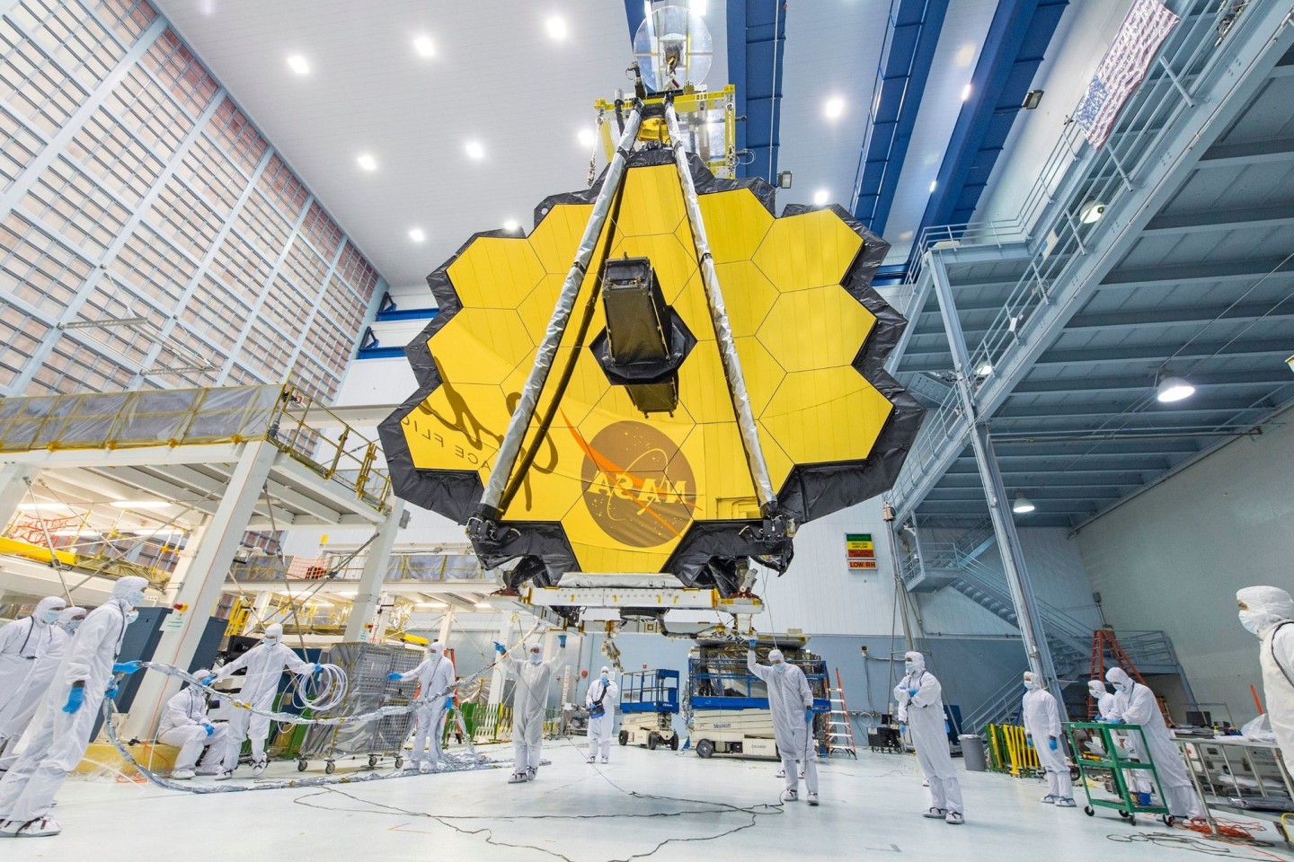 Der Entstehungsweg von «James Webb» war lang und steinig, aber jetzt soll das bislang größte und leistungsfähigste Weltraumteleskop endlich starten.