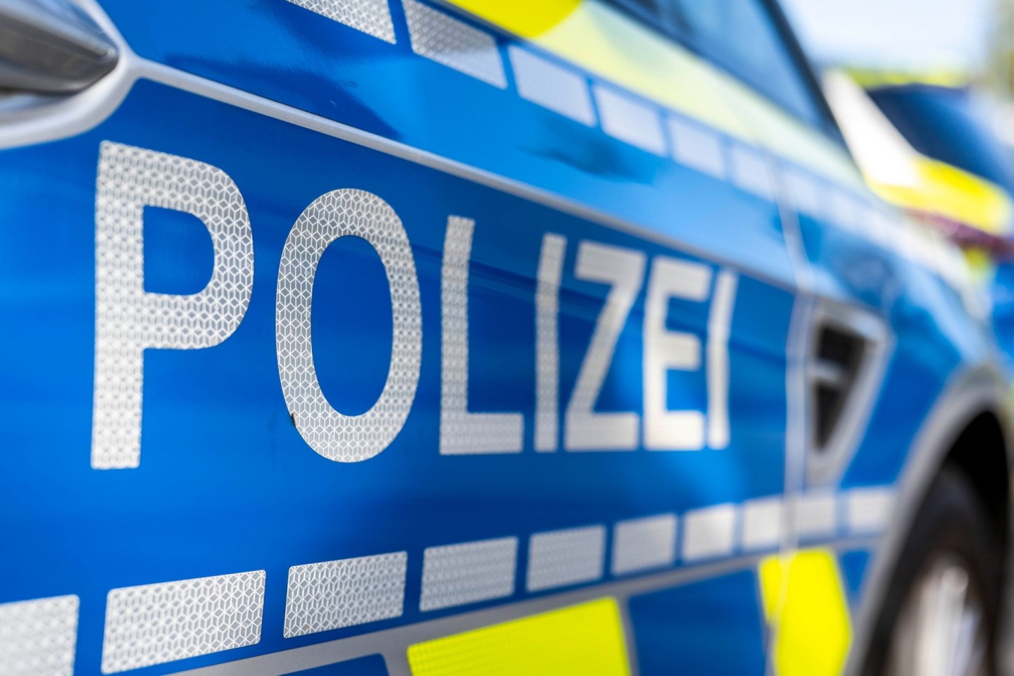 De deutsche Polizei hat den geflohenen französischen Häftling und seine mutmaßliche Komplizin nahe Mönchengladbach festgenommen.