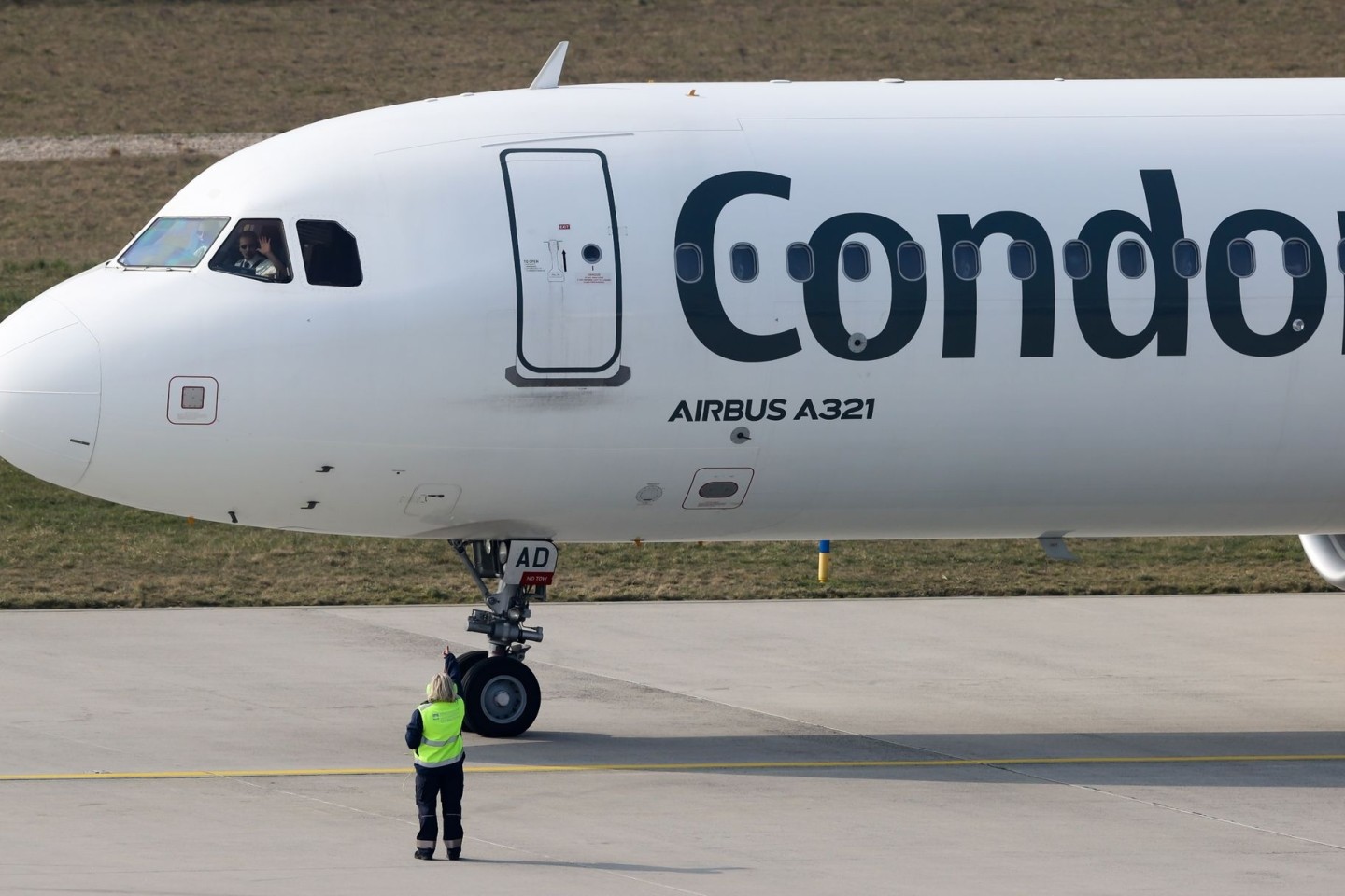 Eine Maschine von Condor musste kurz nach dem Start notlanden.