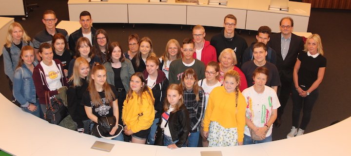 Schülergruppe aus Lettland besucht Gütersloh / Über das Ehrenamt zur großen Politik