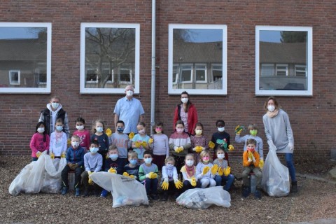 Schüler aus 14 Schulen sammeln Abfall aus der Landschaft