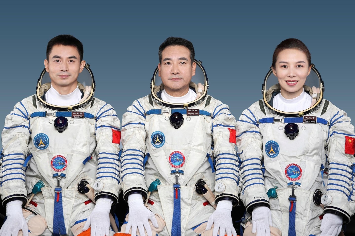 Die chinesischen Astronauten Ye Guangfu, Zhai Zhigang und Wang Yaping (v.l.n.r.).