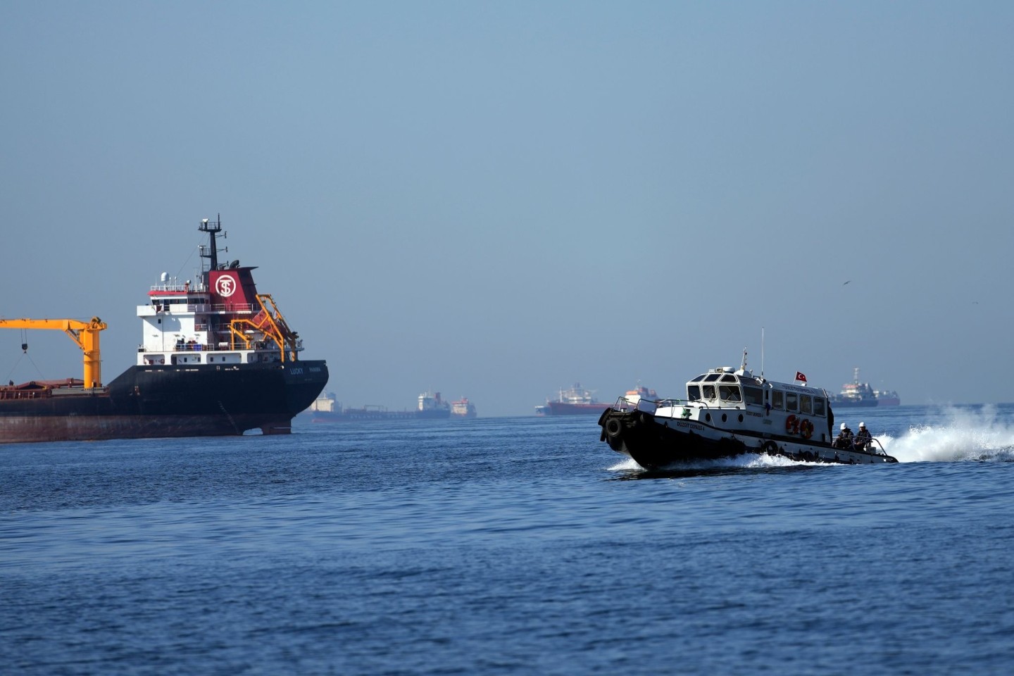 Die türkische Küstenwache hat Rettungsboote und ein Flugzeug entsandt, um die Schiffsbesatzung zu finden. (Symbolbild)