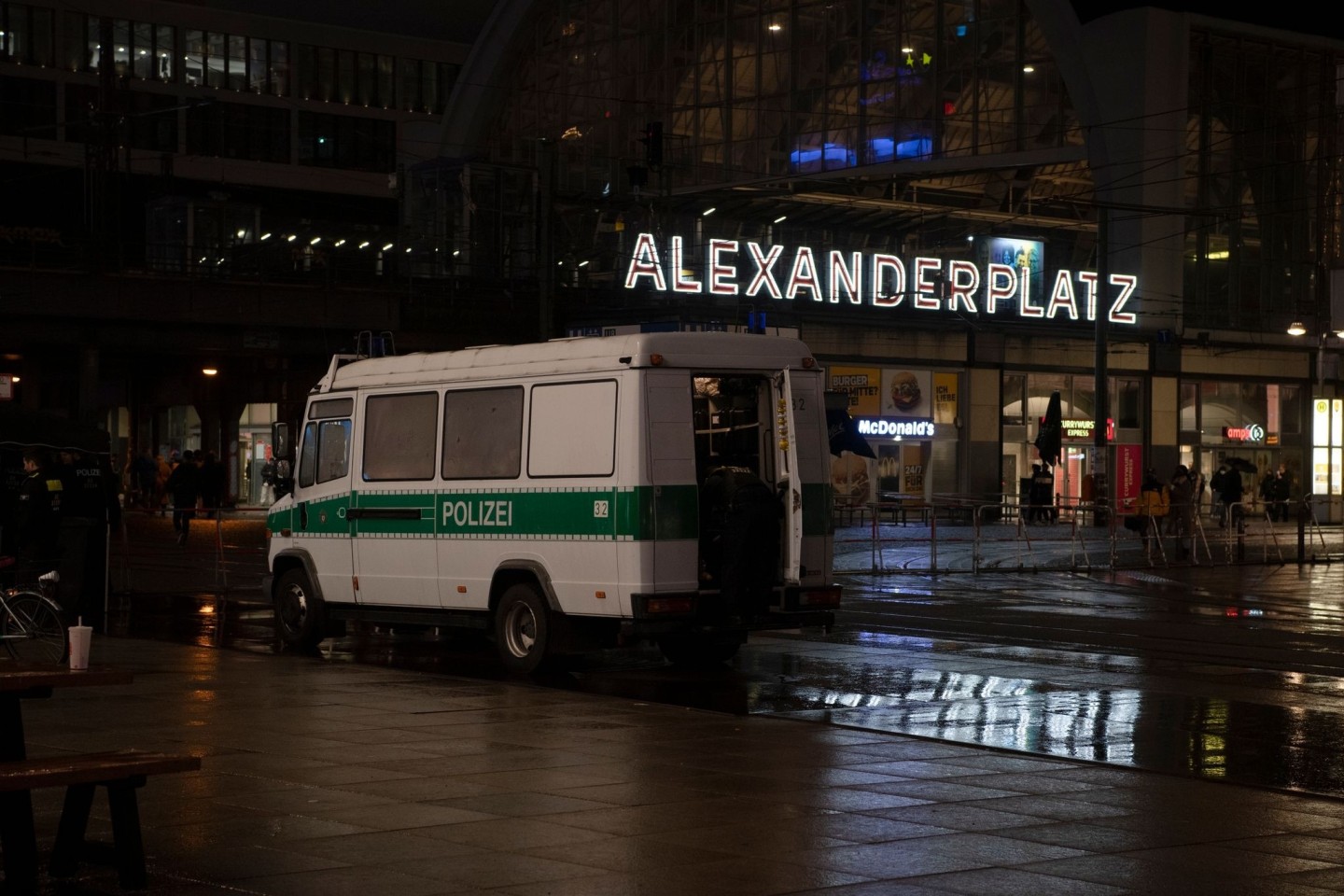 Am Berliner Alexanderplatz gilt am Silvesterabend ein Versammlungs- und Feuerwerksverbot.