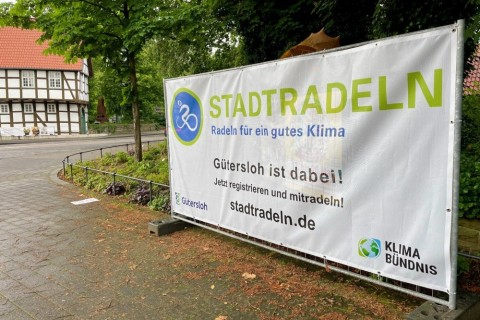 „Stadtradeln“ startet - Banner weisen auf den Wettbewerb hin