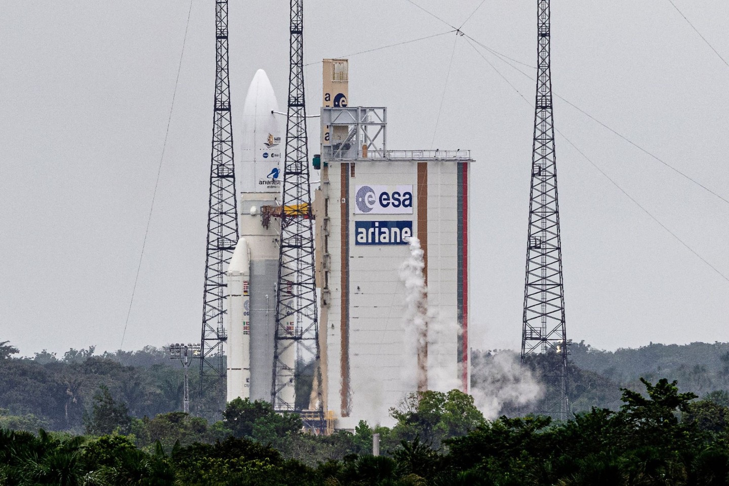 Die Ariane-5-Rakete von Arianespace mit dem James Webb Weltraumteleskop der Nasa an Bord.