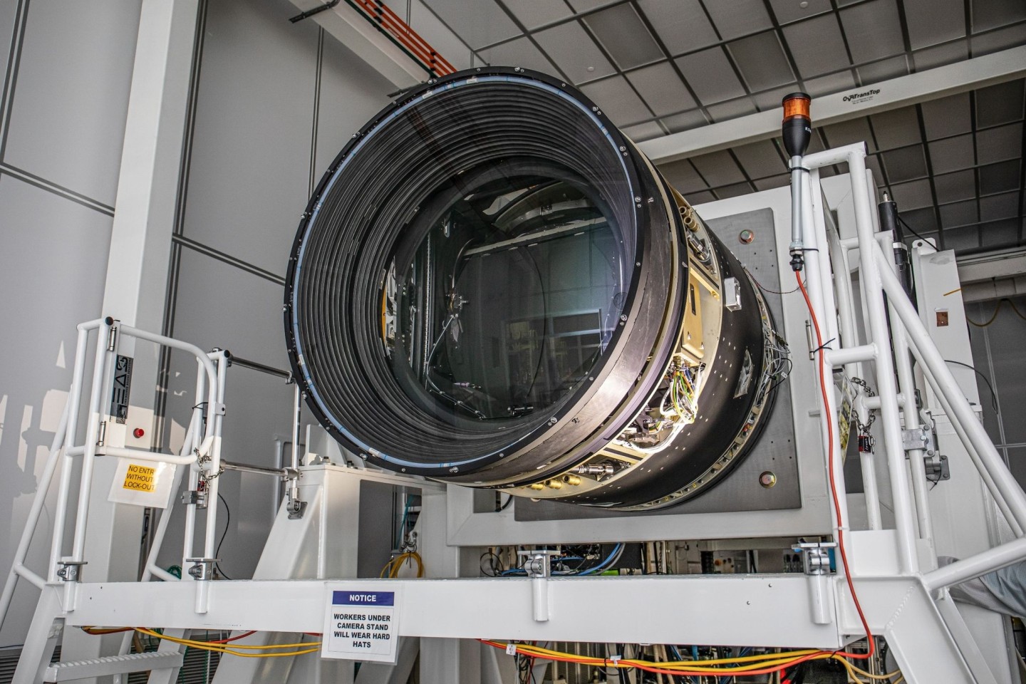 Die LSST-Kamera, die größte jemals für die Astronomie gebaute Digitalkamera der Welt.