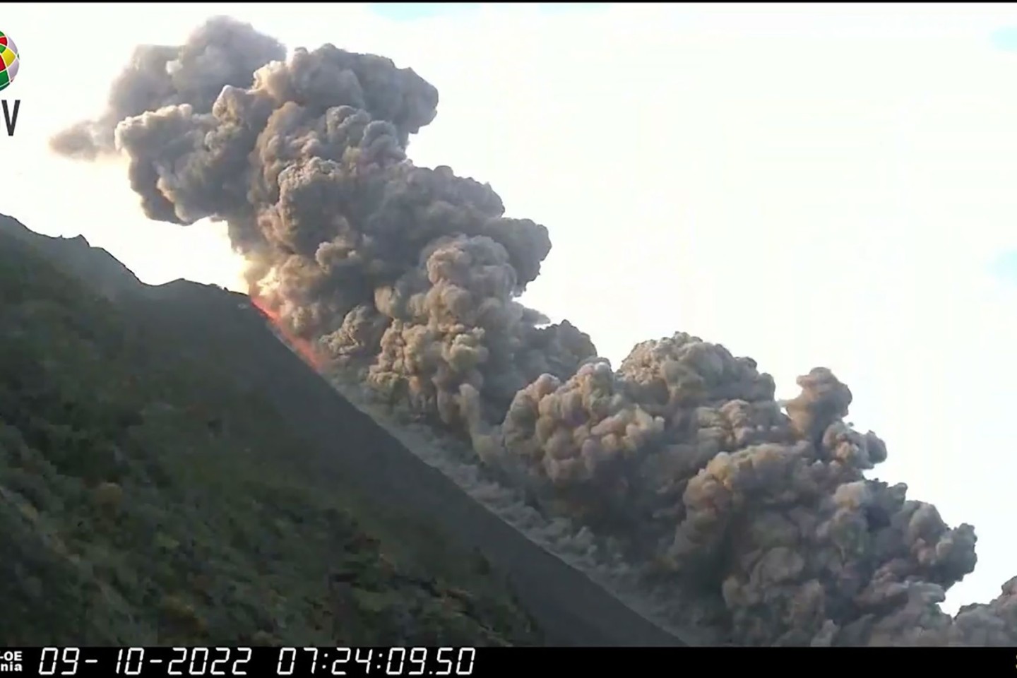 Das Standbild aus einem Video zeigt den Ausbruch des Vulkans Stromboli am 9. Oktober.
