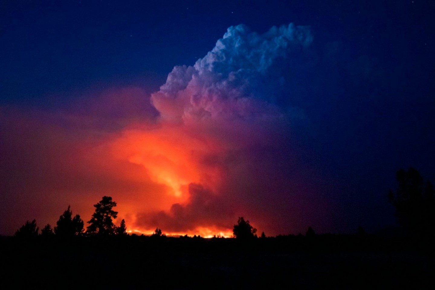 Flammen und Rauch des «Bootleg»-Feuers im US-Bundesstaat Oregon.