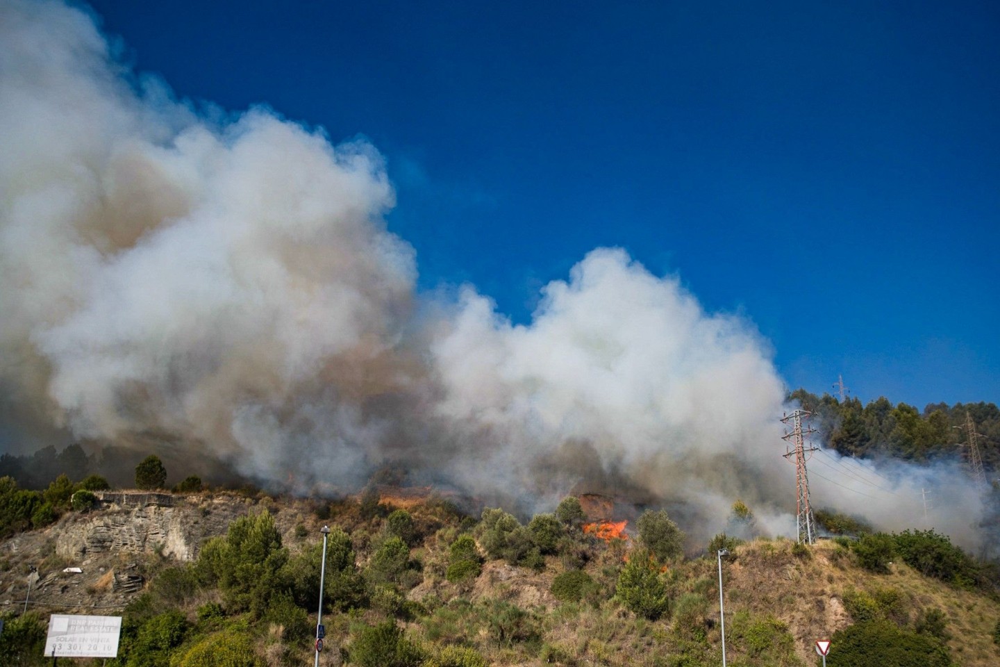 Ein Waldbrand wütet im Nordosten Spaniens.