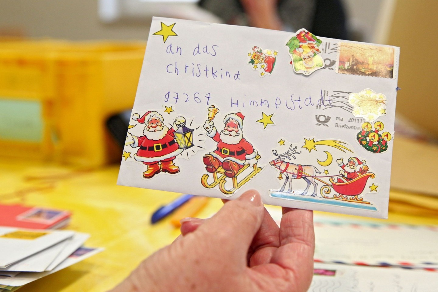 Briefe an das Christkind können im bayerischen Weihnachtspostamt abgegeben werden.