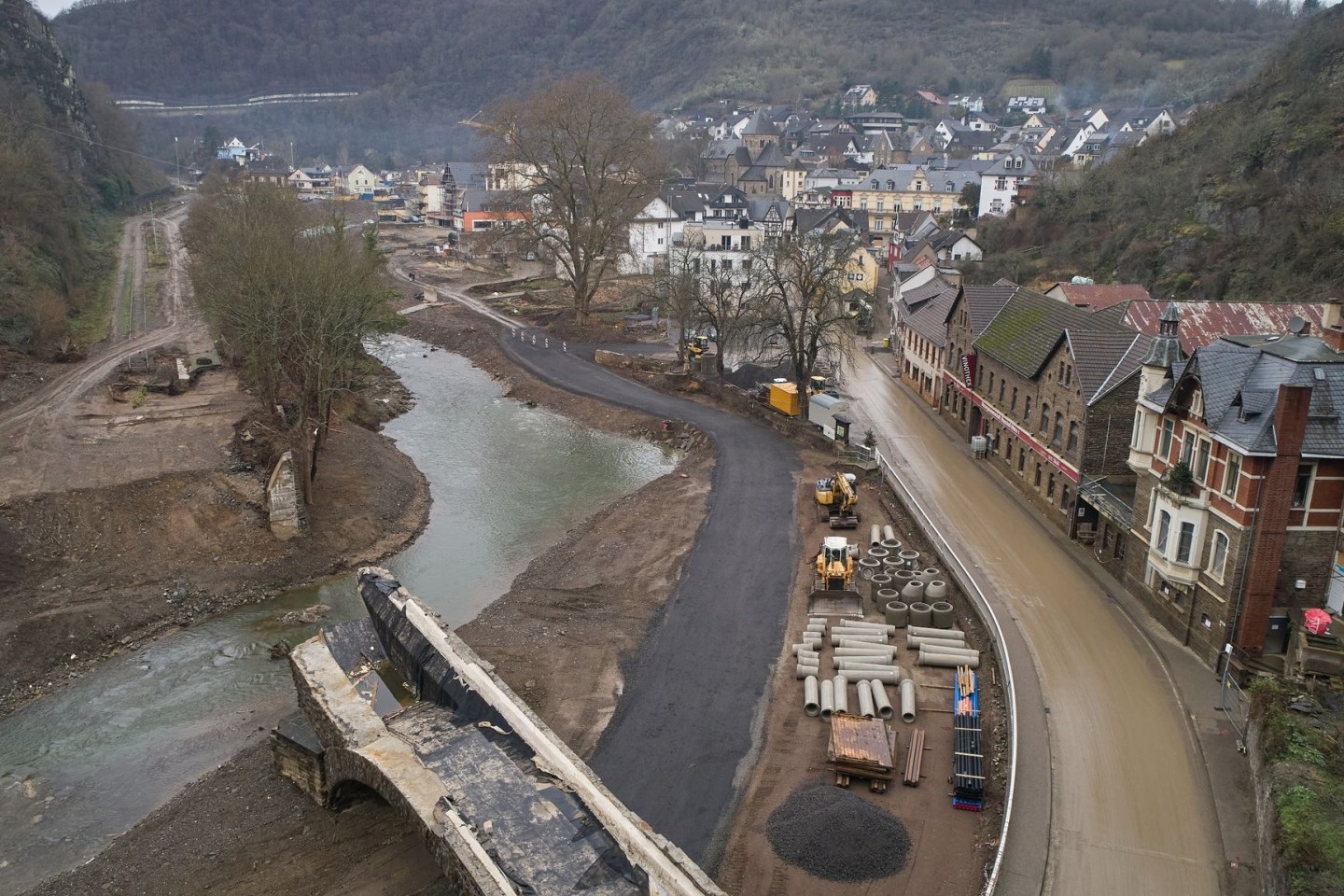Nach der Hochwasserkatastrophe hat sich der Flusslauf der Ahr teilweise verändert.