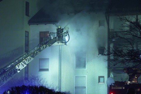 Zwei Tote bei Brand in Mehrfamilienhaus in Bayern 