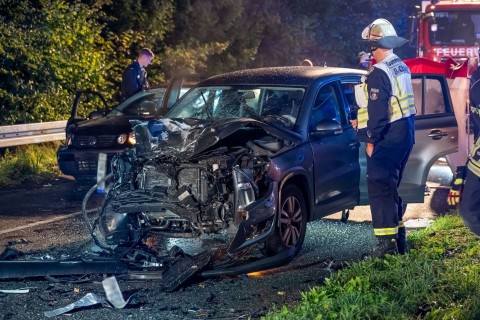 Zwei Tote und sechs Verletzte bei Autounfall in Gummersbach