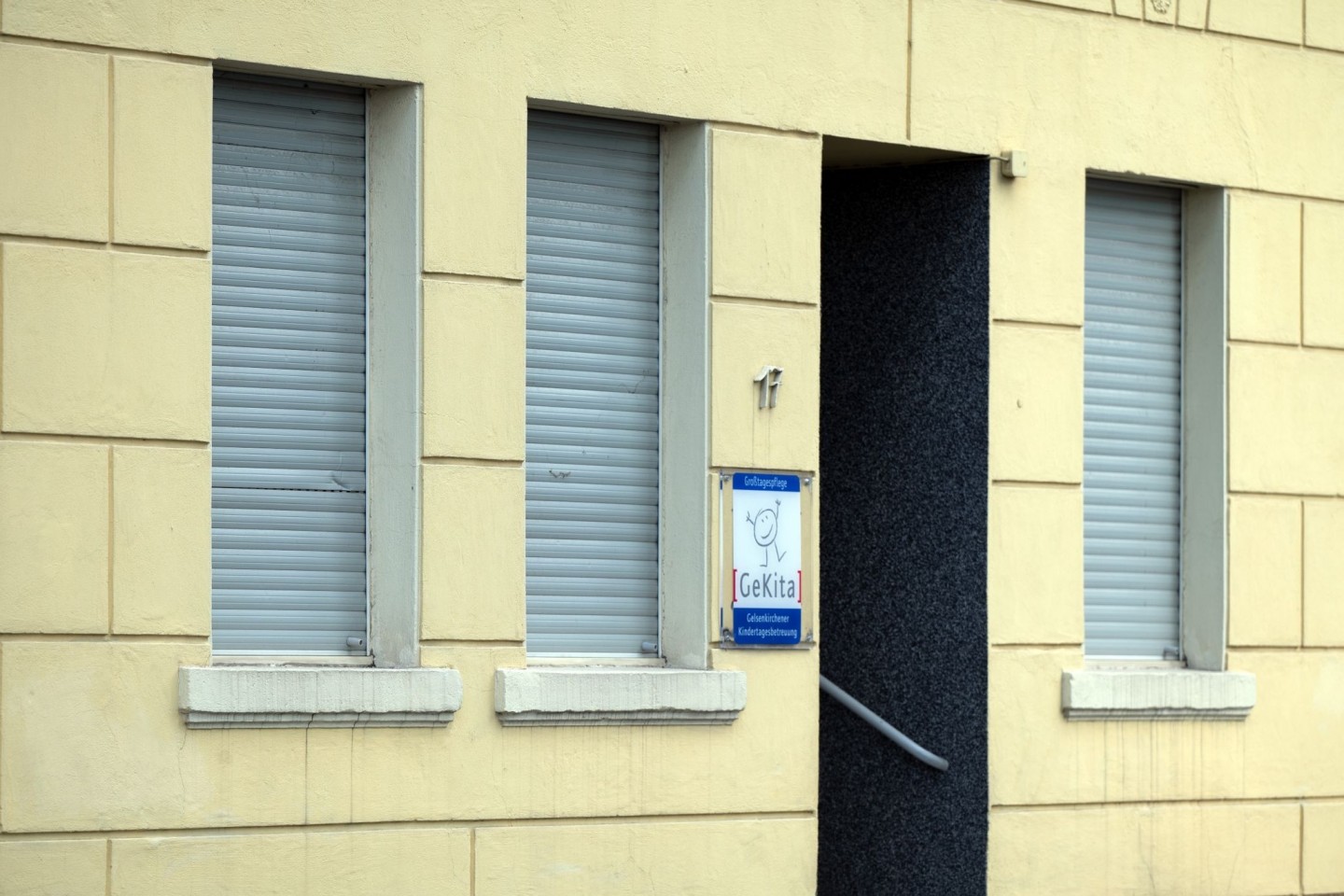 Nach dem Tod eines zweijährigen Jungen in einer städtischen Mini-Kita in Gelsenkirchen ermittelt die Polizei «in alle Richtungen».