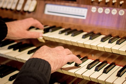 Orgelmusik zur Mittagszeit und Ökumenisches Friedensgebet in der Martin-Luther-Kirche