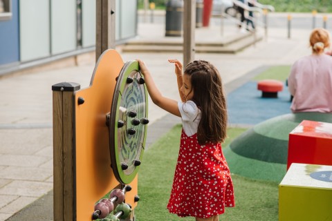 Neue Spielgeräte für den Kinderspielplatz Kopernikusweg/Weserstraße
